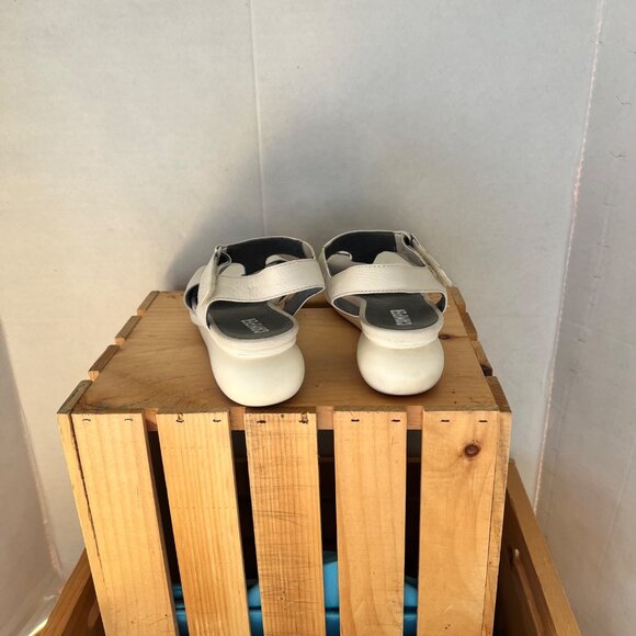 Camper Size 8 Cream Off-White Balloon Leather Adjustable T-Bar Heeled Sandals - Picture 9 of 13